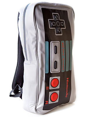 Einfach und sicher online bestellen: Nintendo Rucksack Big NES Controller in Österreich kaufen.